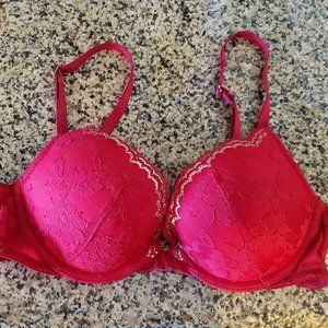 Perfect for the Holidays!! VS Lace Dream Angels push up bra